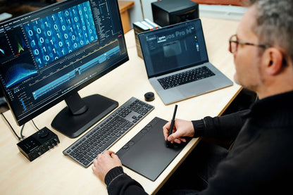 Intuos Pro Pen Tablet (2025, Medium